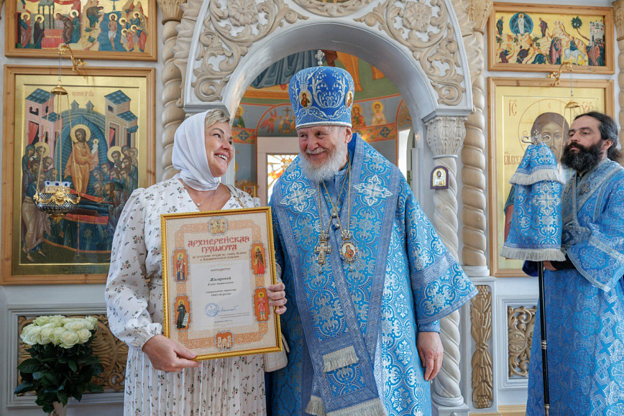 Архиерейское богослужение в Успенском храме деревни Войнова Гора